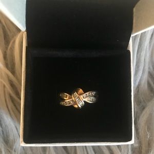 Gold stoned wedding band